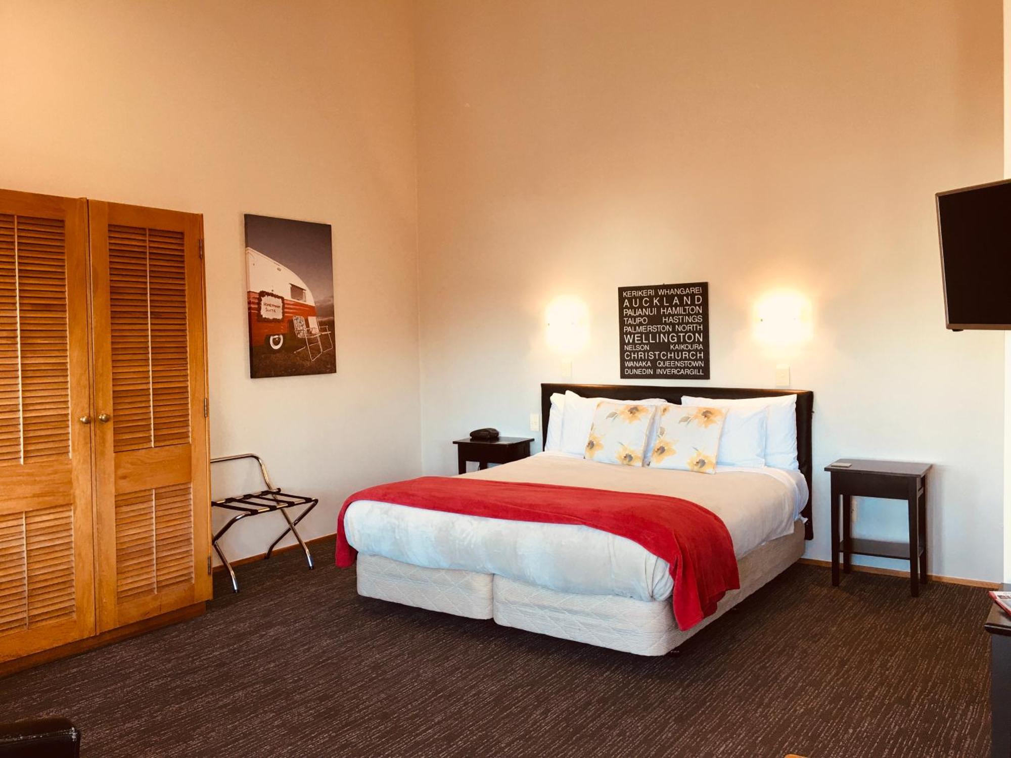 Cascades Lakefront Motel Таупо Экстерьер фото A room at the Hotel Valley Ho