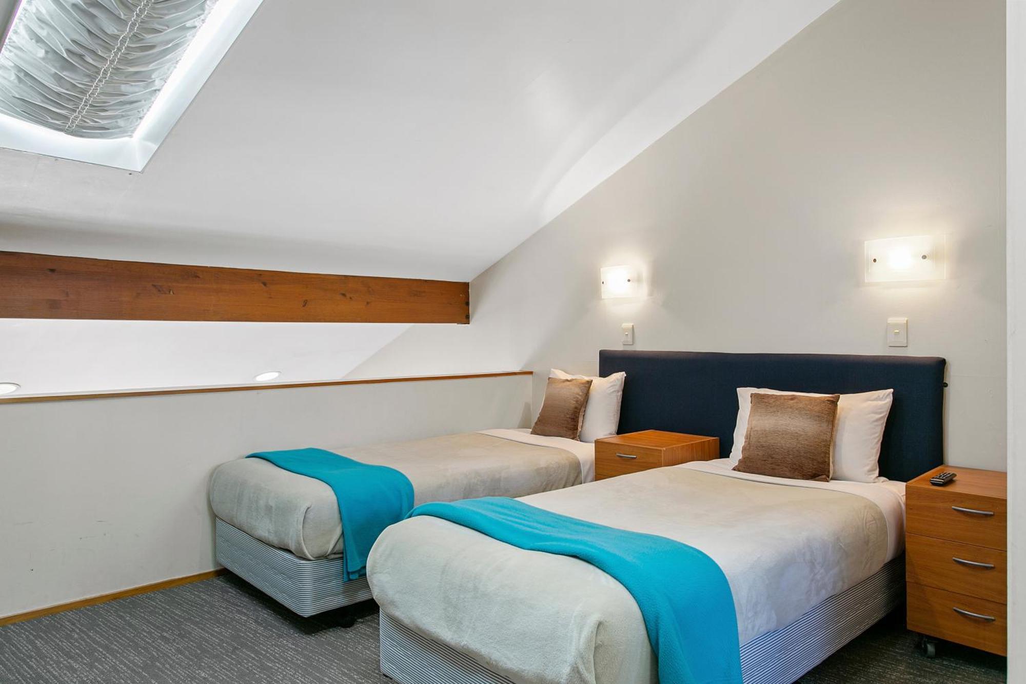 Cascades Lakefront Motel Таупо Экстерьер фото Loft room